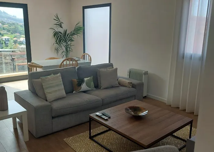 Paradise Point Sea & Mountain View