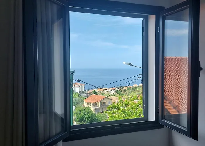 Paradise Point Sea & Mountain View *